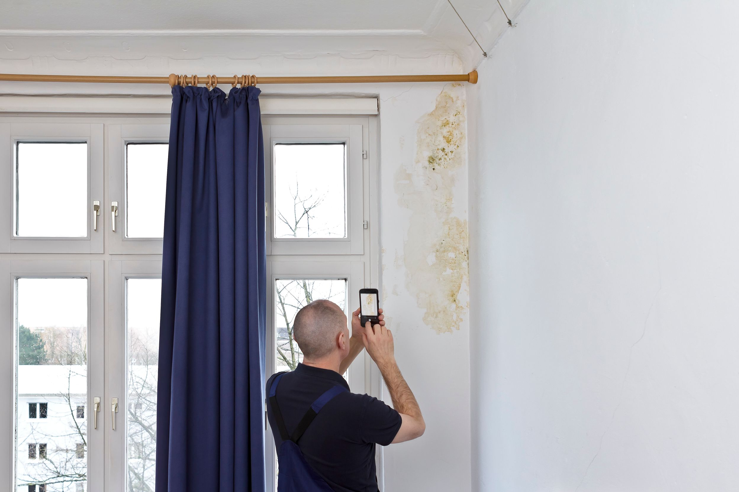 Different-Types-of-Damp-Issues-on-Walls-banner
