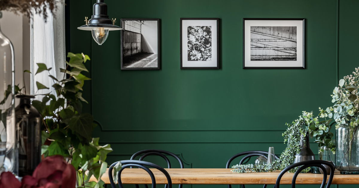 Green-walls-in-dining-area