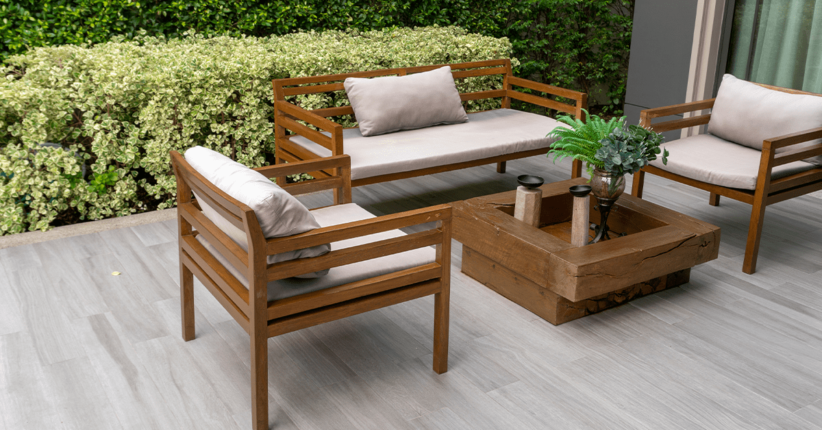 wood-furniture-for-the-outdoor-space