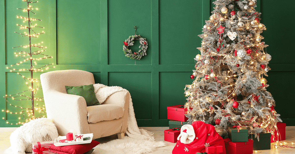 Christmas-walls-with-beautiful-decor
