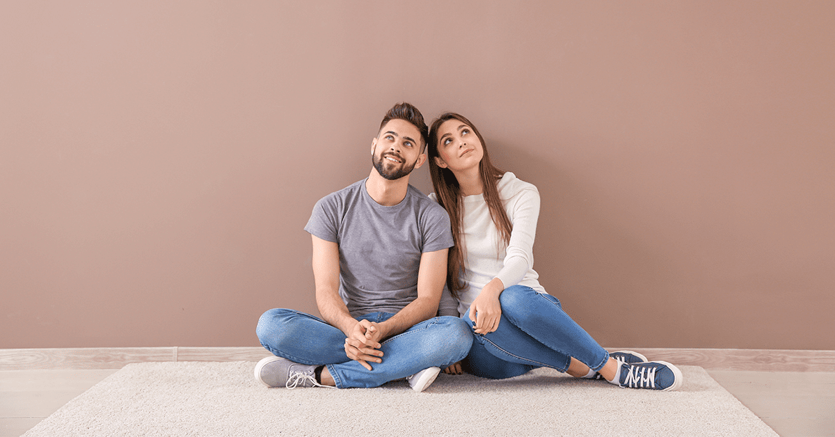 Couple-sitting-on-the-floor