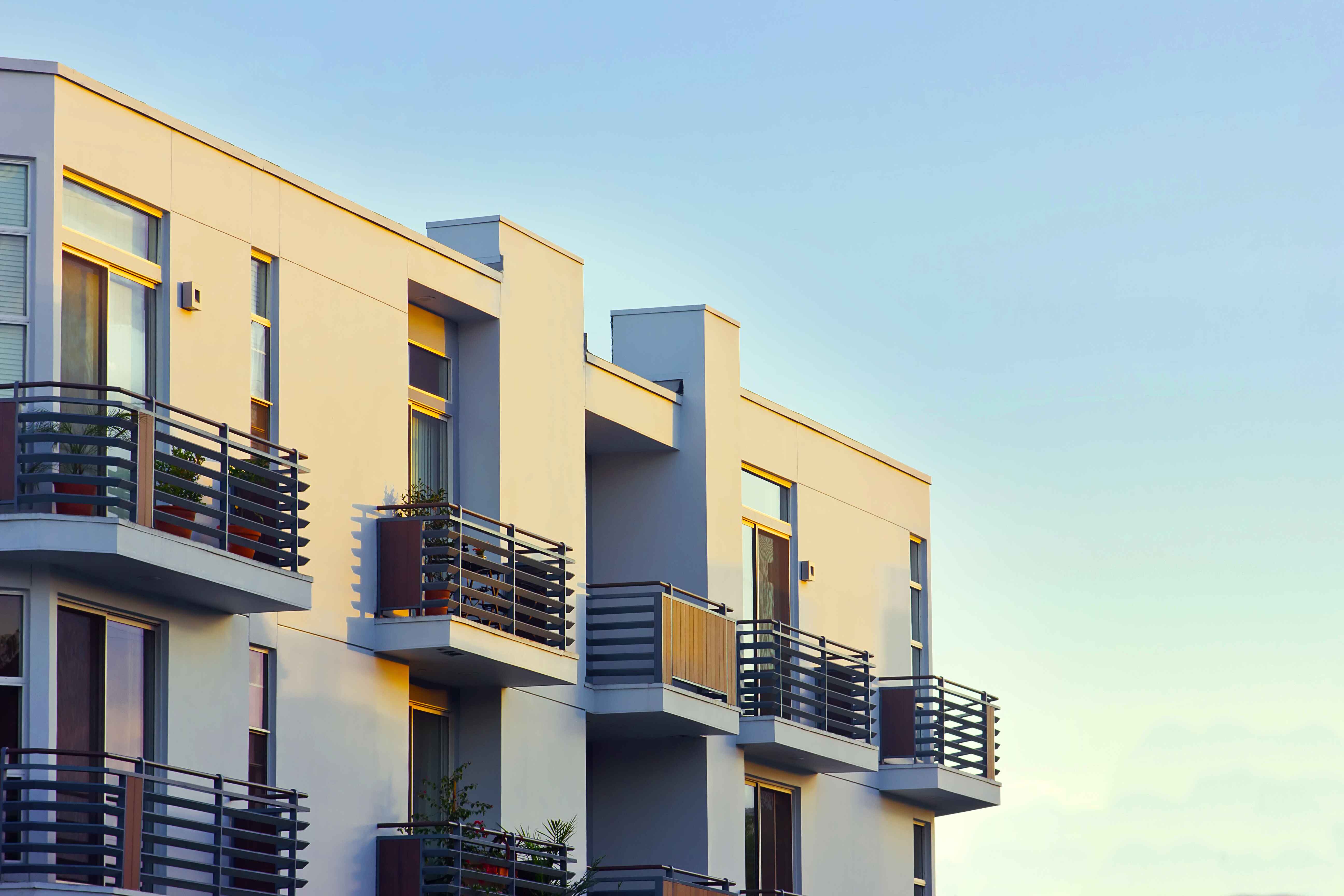 Fresh-Looking-Homes-With-WeatherCoat-Anti-Dustt-Exterior-Wall-Paints