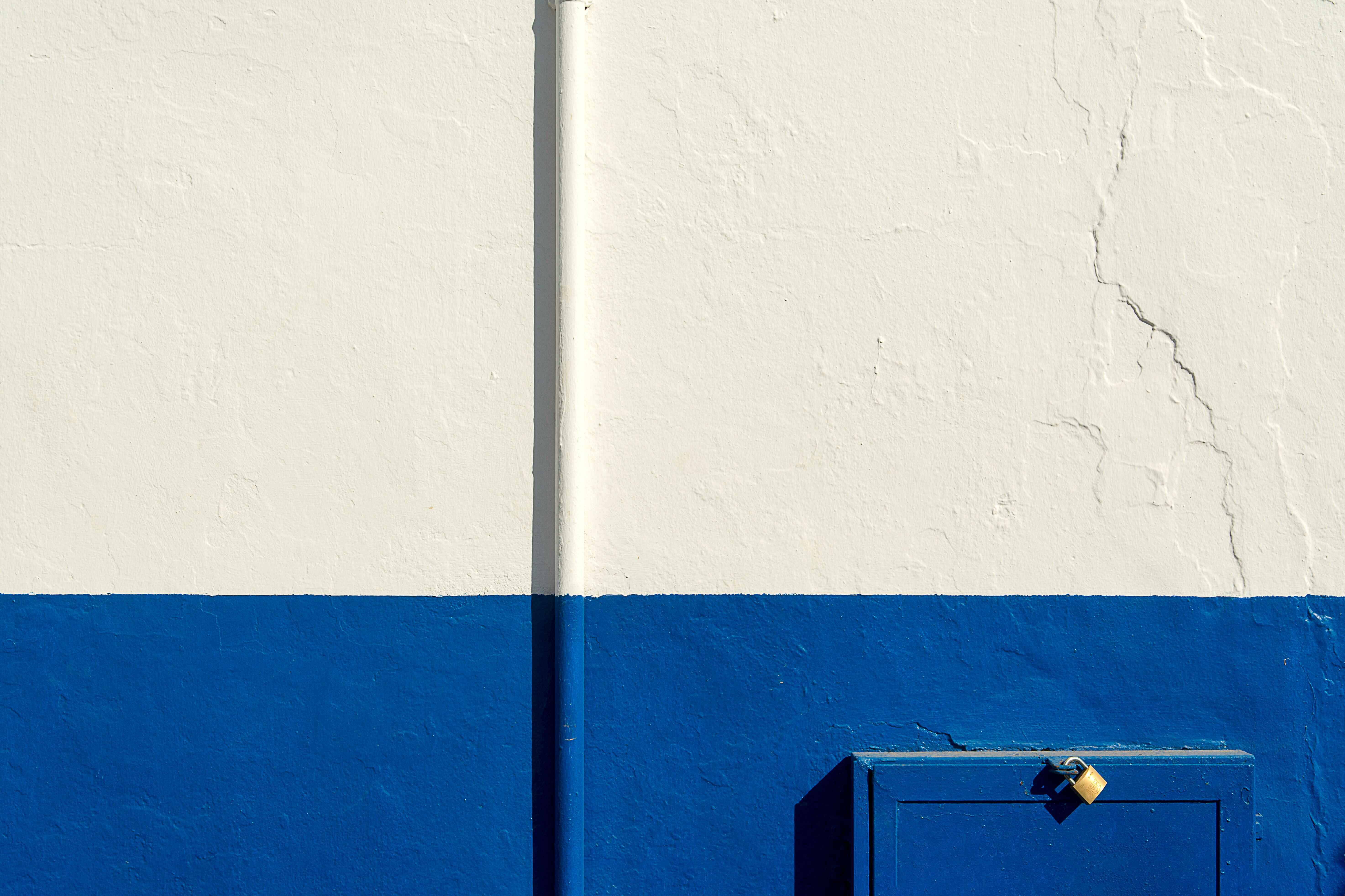 Distemper-Paint-Vs-Emulsion-Paint